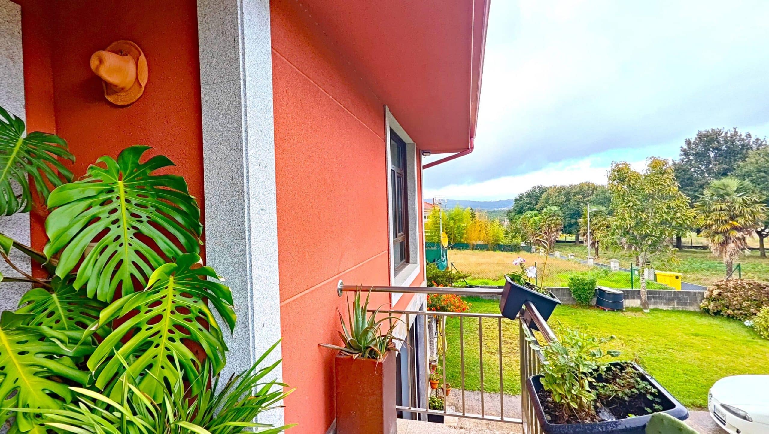 Casa para entrar a vivir con jardín y piscina en Luou, Teo - Imaxe 3